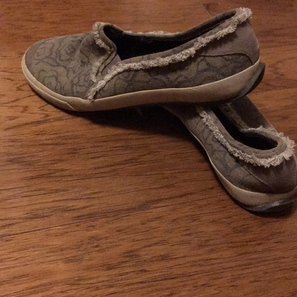 Gap canvas abstract floral flats - Picture 5 of 9